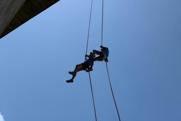 Emilly and Nel rappelling at the Newton Navarro Bridge