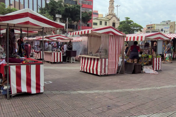 Weekend market at Praça da Liberdade